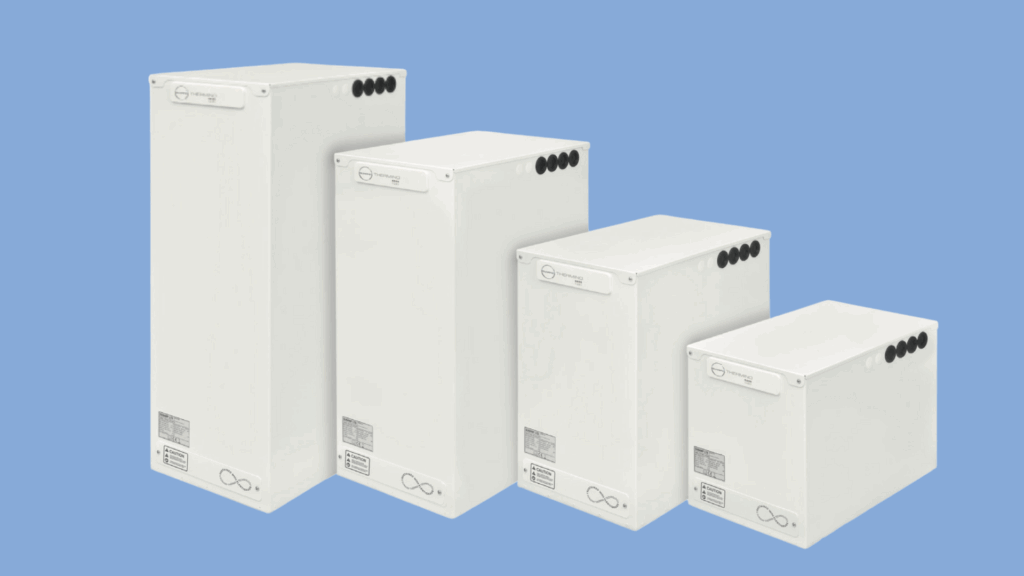 Thermino warmtebatterij met Phase Change Material, compacte en energiezuinige boiler geschikt voor duurzame warmwateropslag. Onderhoudsvrije oplossing voor woningen en bedrijven die optimaal samenwerkt met zonnepanelen of warmtepompen voor efficiënt en duurzaam warm watergebruik.